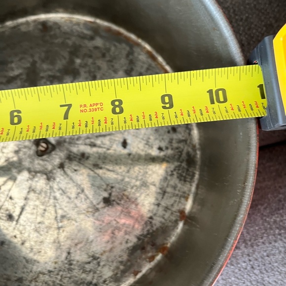 Vintage metal cake cover with plate - Picture 6 of 7